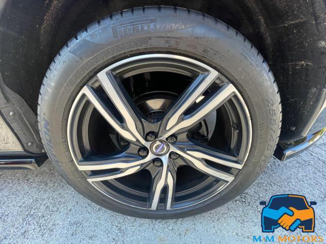 VOLVO XC60 D4 AWD doppio treno di gomme