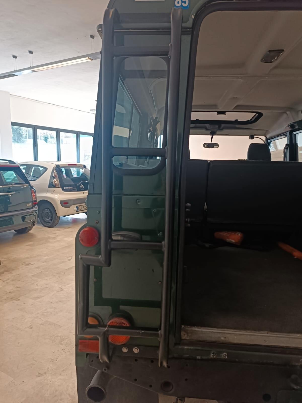 Land Rover Defender 110 2.5 Td5 9 POSTI