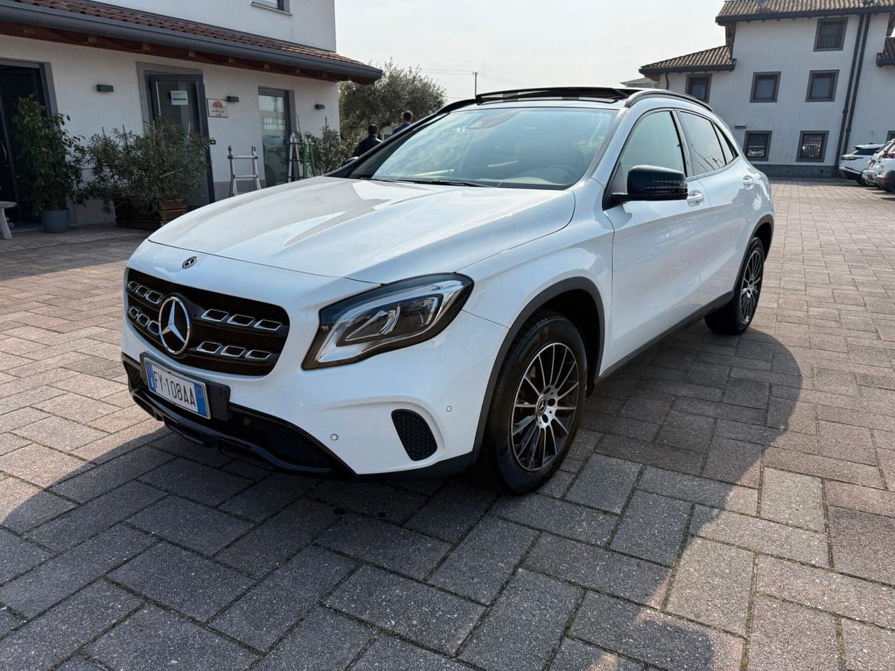 Mercedes-benz GLA 180 - Benzina - 129.000km