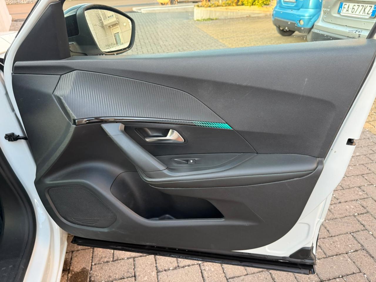 Peugeot 2008 BlueHDi 130 S&S EAT8 Allure