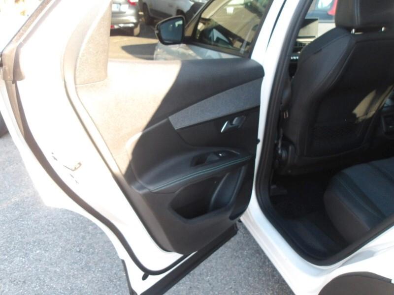 Peugeot 3008 BlueHDi 130 S&S EAT8 Allure