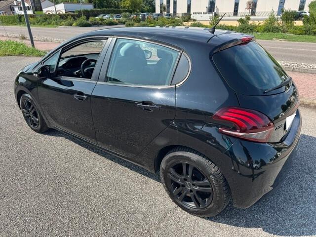 Peugeot 208 BlueHDi 75 5 porte Allure-OK NEOPATENTATI-GANCIO TRAINO
