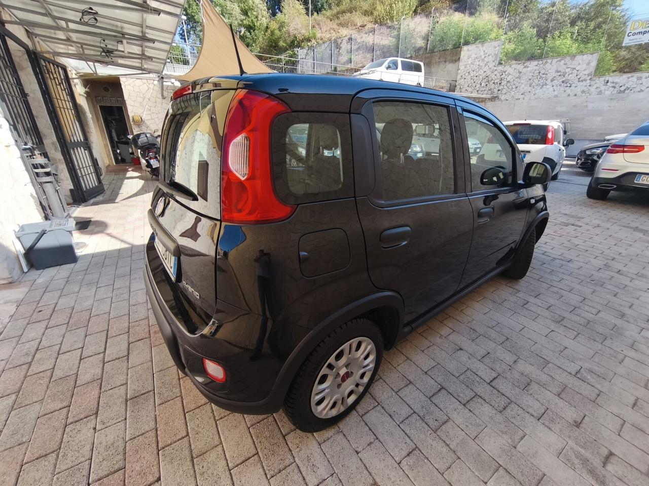 Fiat Panda 1.0 FireFly S&S Hybrid Garmin