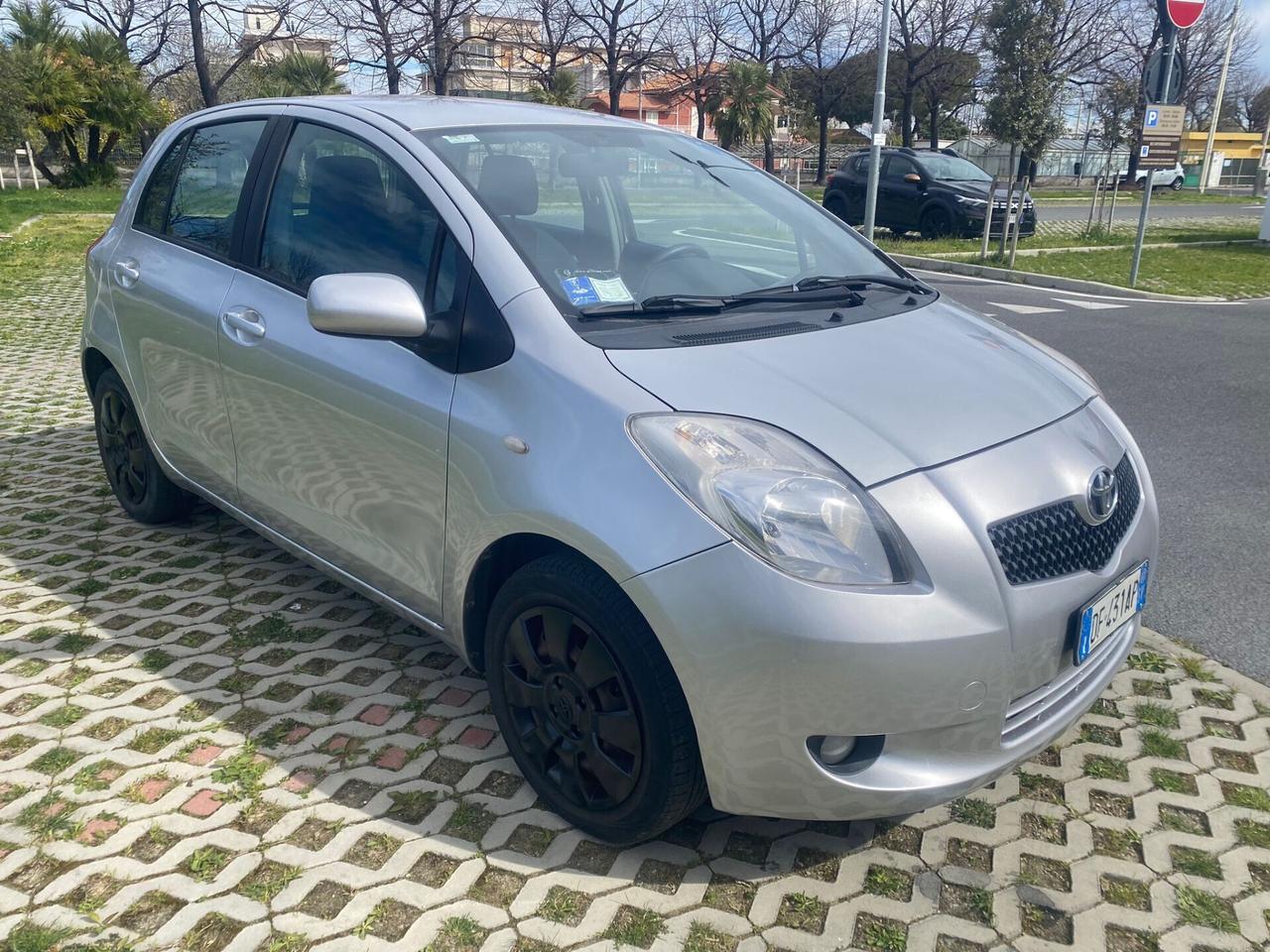 Toyota Yaris 1.0 5 porte Sol
