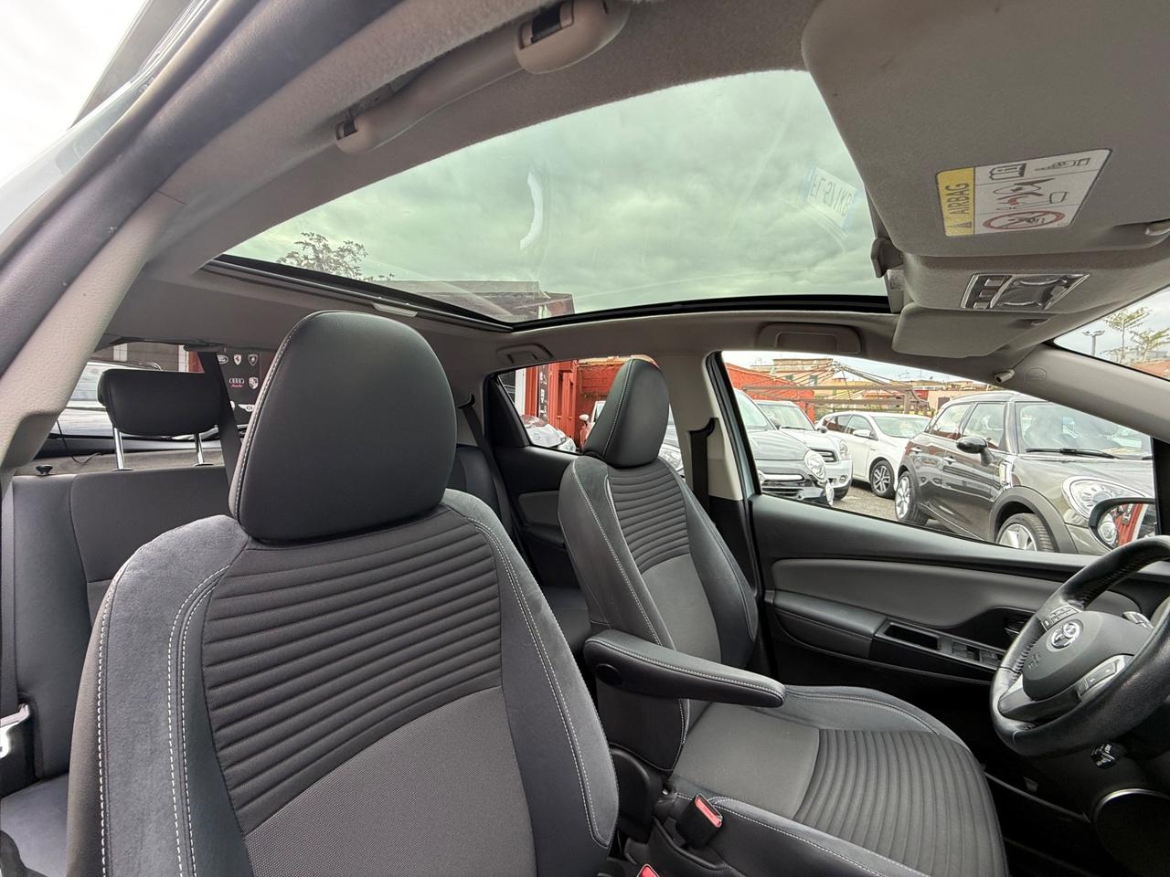 Yaris 1.5 Hybrid( 65 mila km - GLAMUR EDITION )-RATE