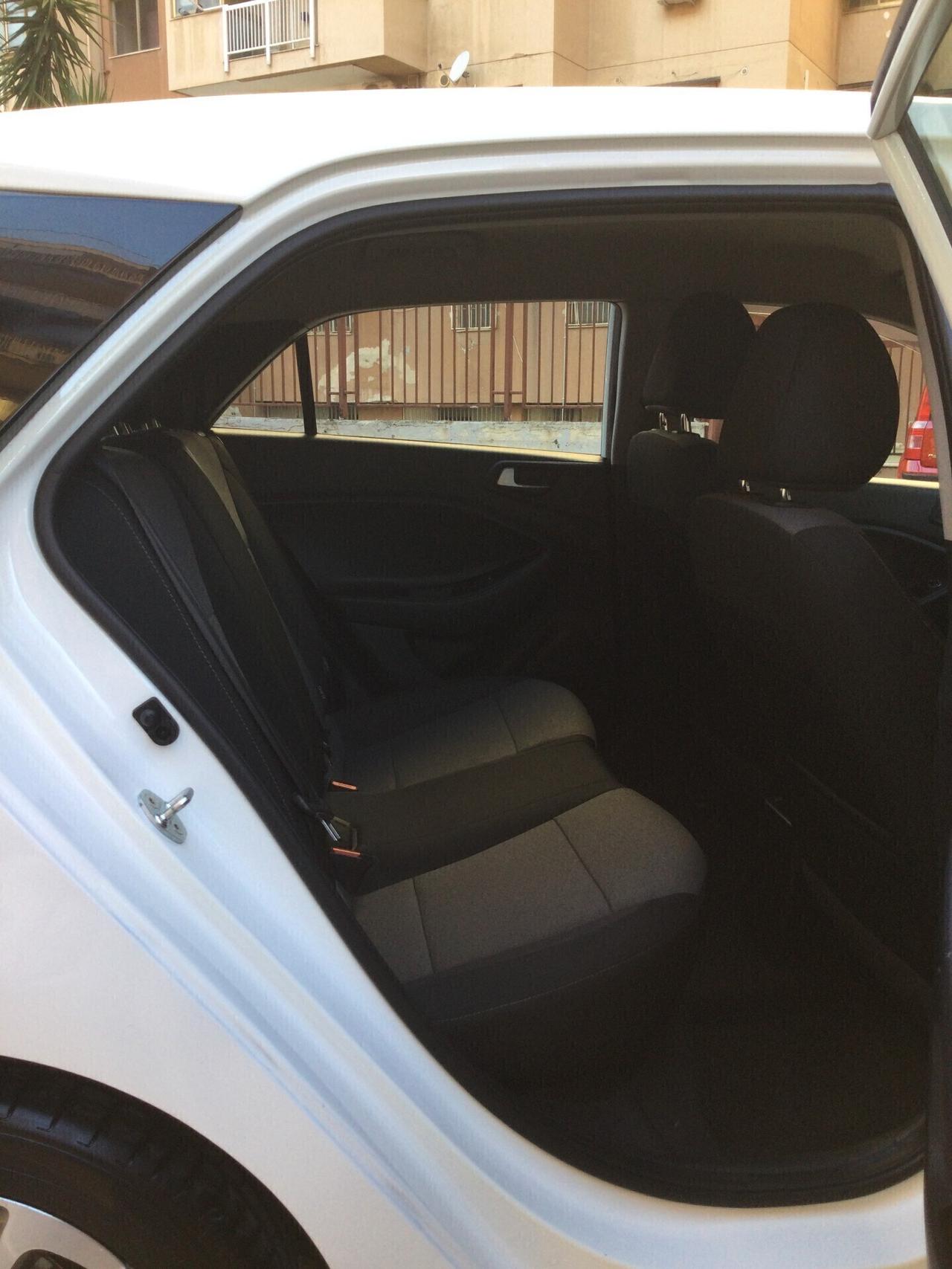 Hyundai i20 1.2 84 CV 5 porte Blackline