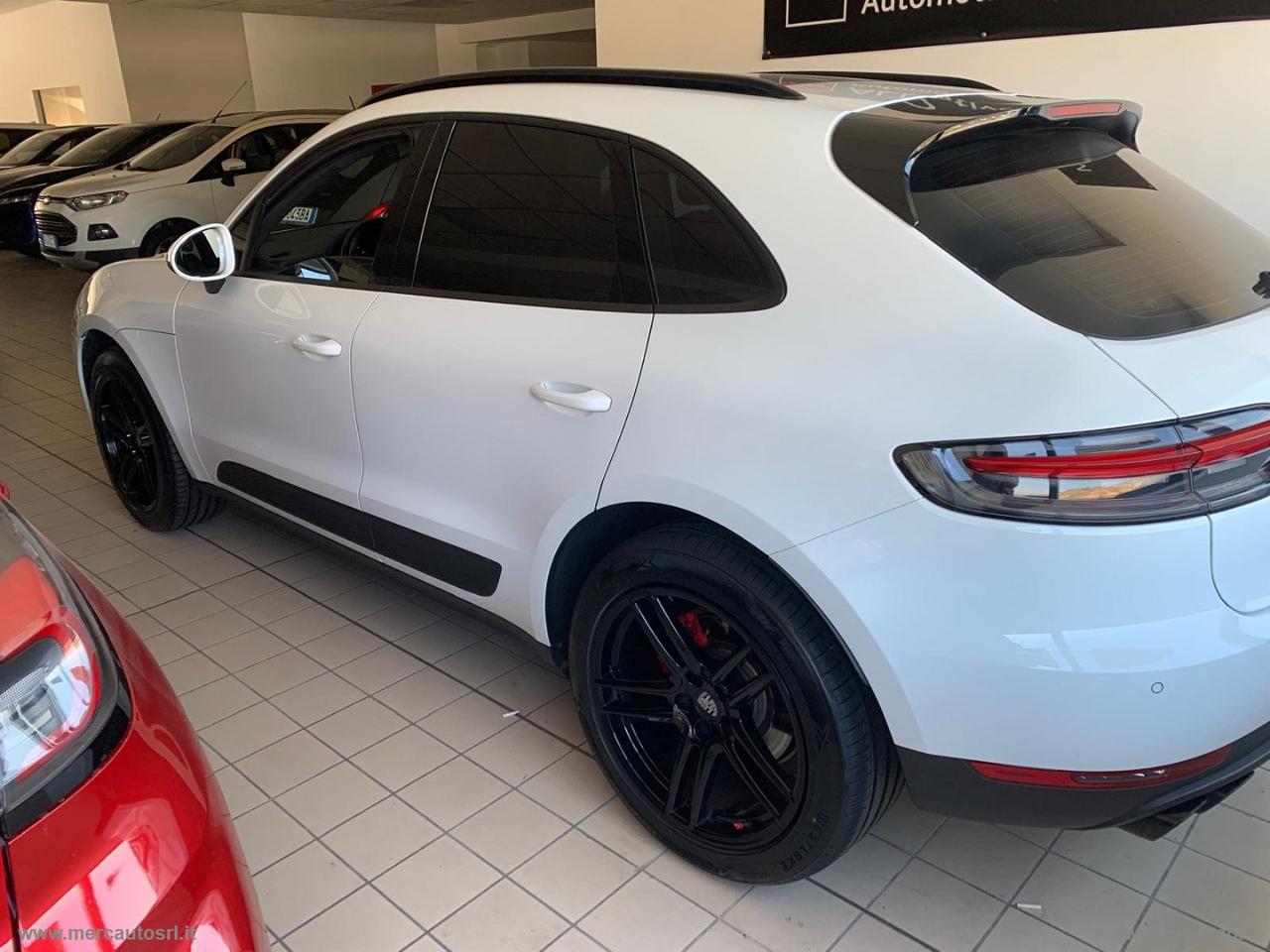 PORSCHE Macan 2.0