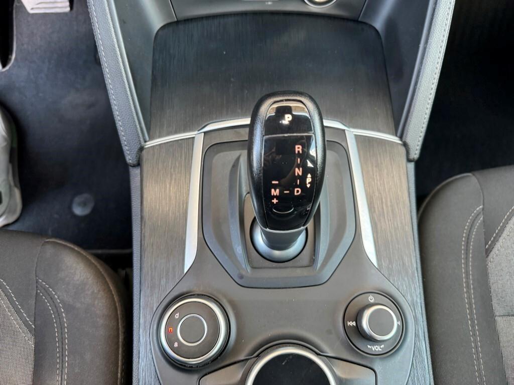 Alfa Romeo Stelvio 2.2 T Business Rwd 190cv Auto
