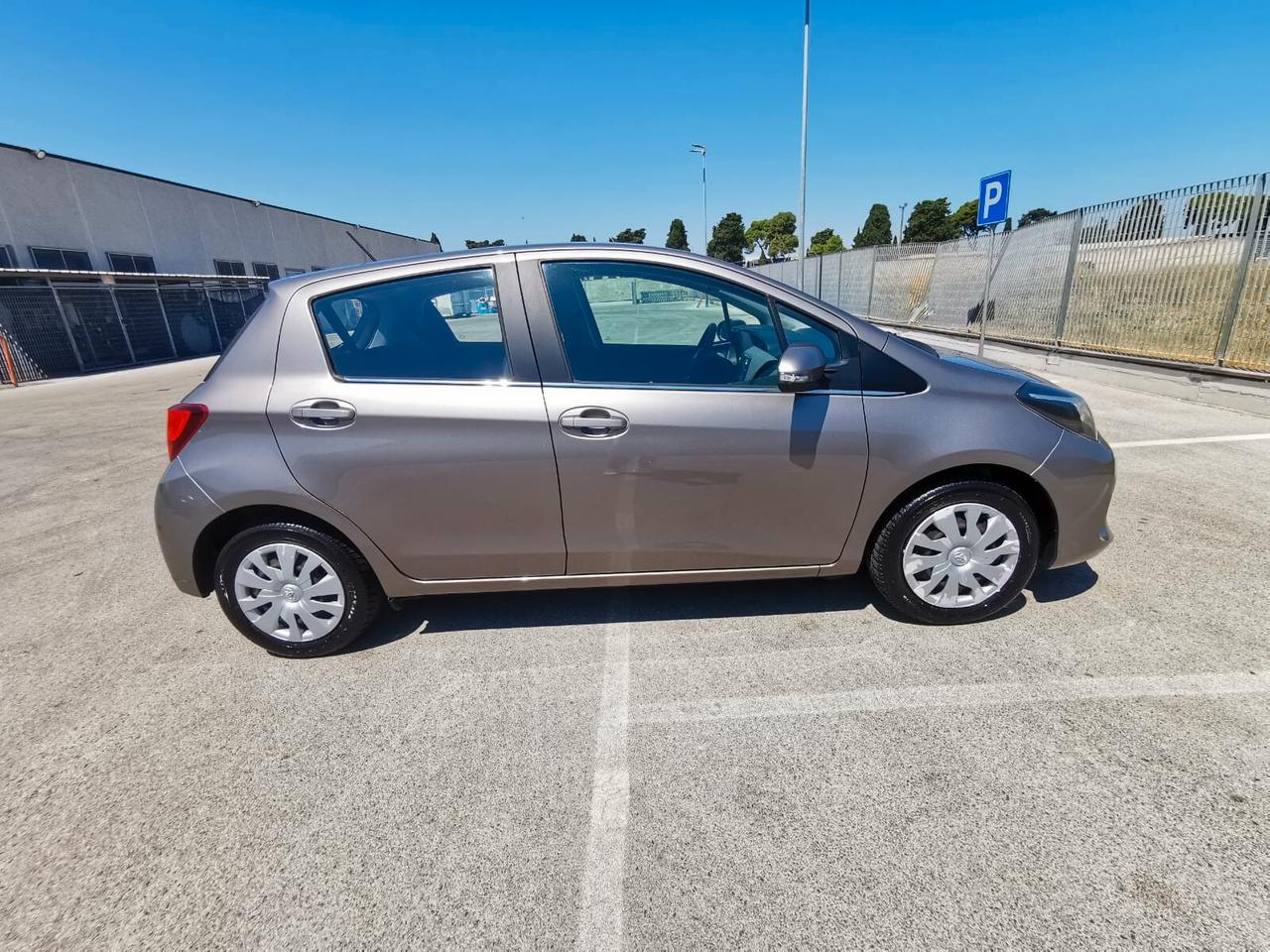 Toyota Yaris 1.0 5 porte Active - 2015