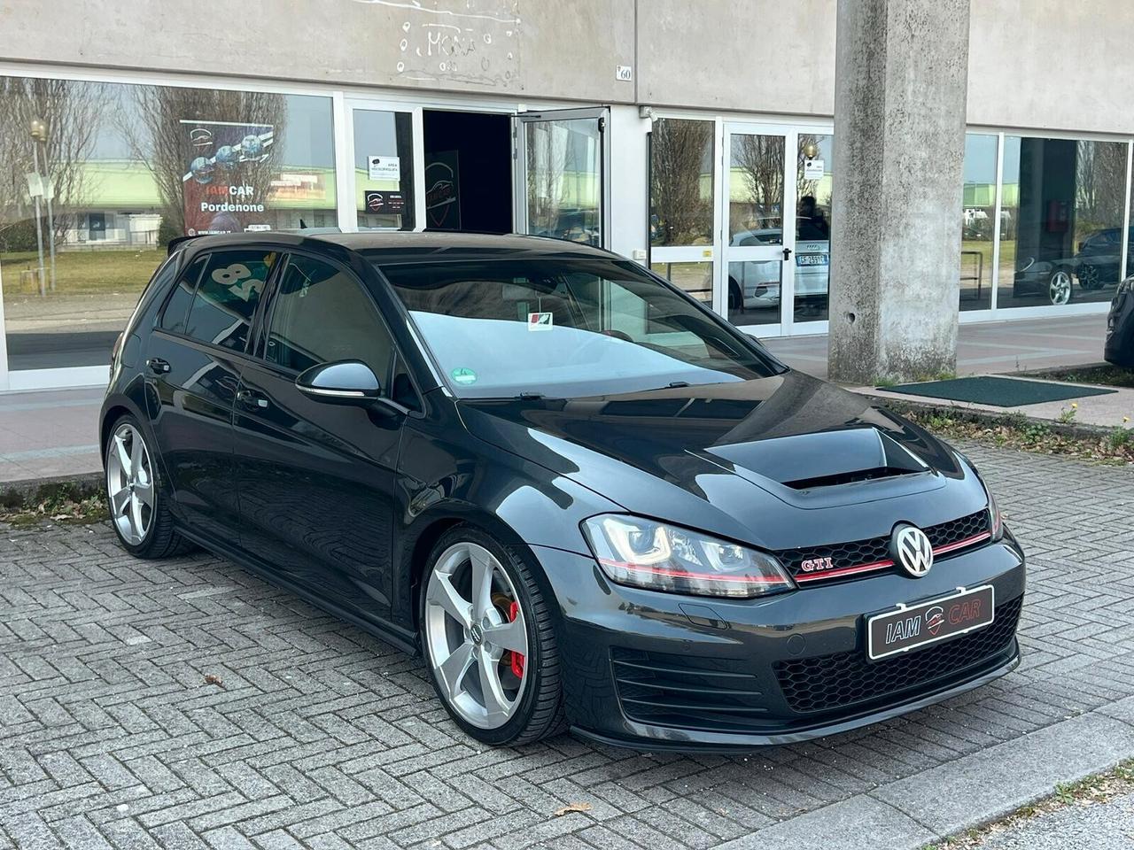 Volkswagen Golf GTI Performance 2.0 TSI DSG 230cv