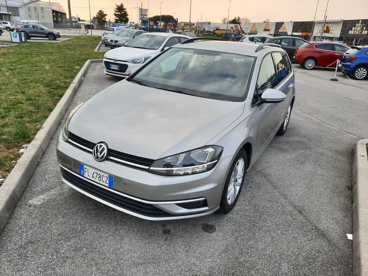 Volkswagen Golf Variant 1.6 Tdi 110 Cv Dsg Business Bluemotion Tech.