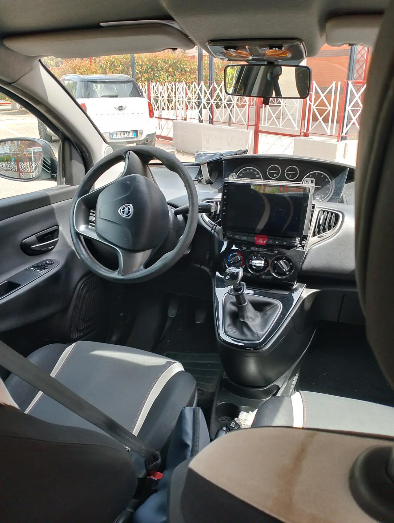 Lancia Ypsilon 0.9 TwinAir 85 CV 5 porte Metano Ecochic Elle