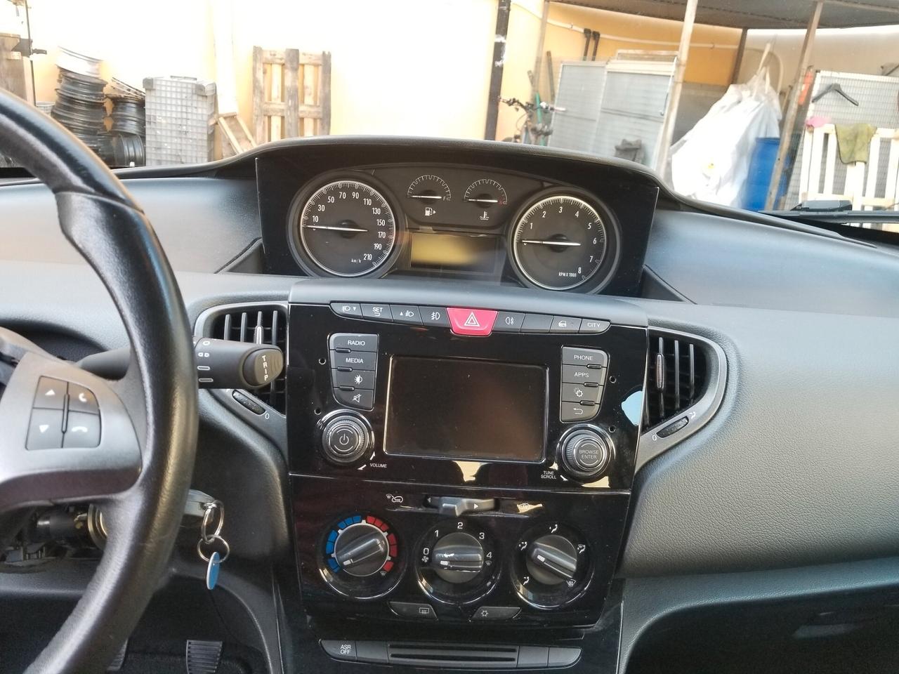 Lancia Ypsilon 1.2 69 CV 5 porte Gold