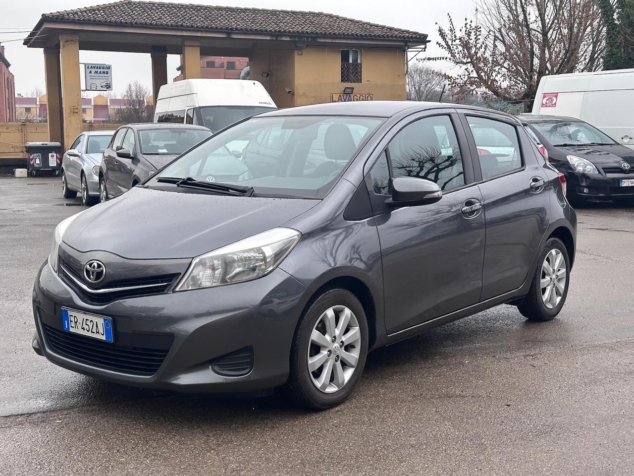 Toyota Yaris 1.0 5 porte Lounge Neopatentati