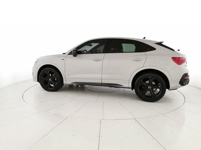 Audi Q3 Sportback 35 2.0 tdi Identity Black s-tronic