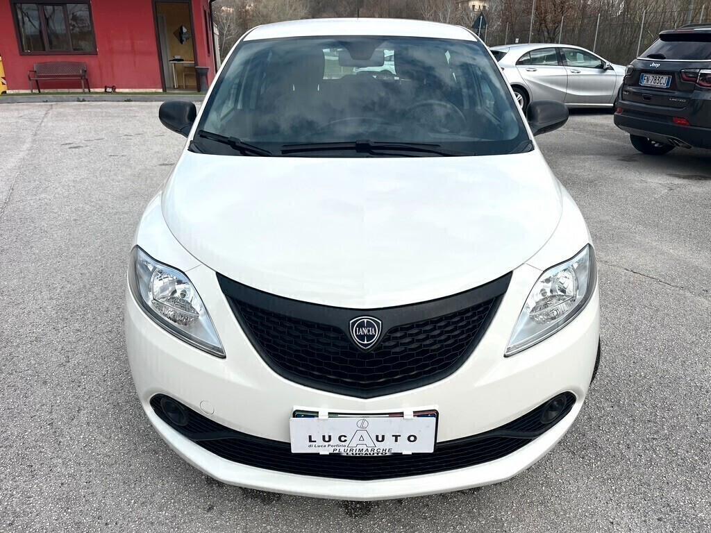 Lancia Ypsilon 1.2 69 CV 5 porte S&S Black and Noir