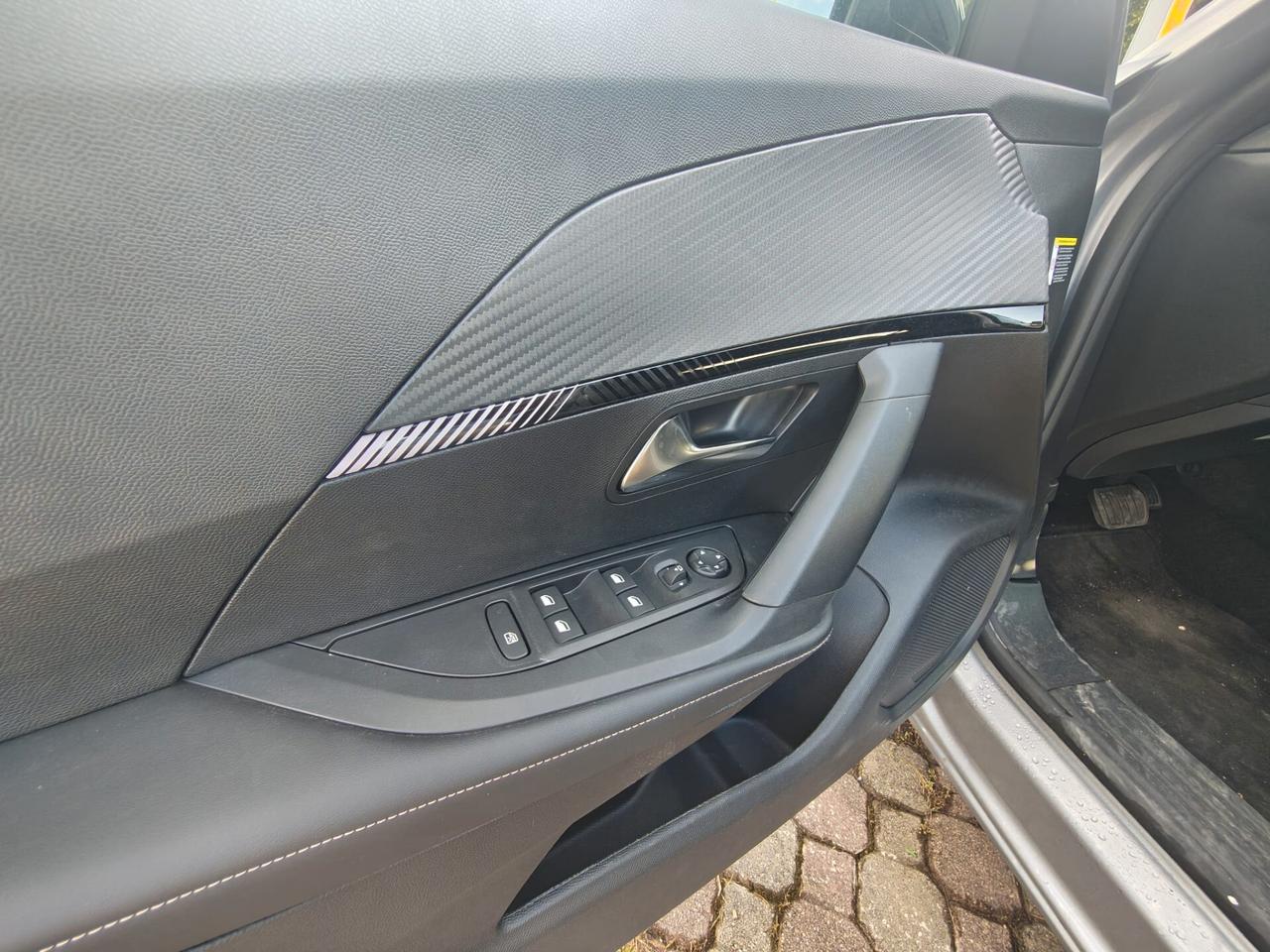 Peugeot 2008 PureTech 130 S&S EAT8 Allure