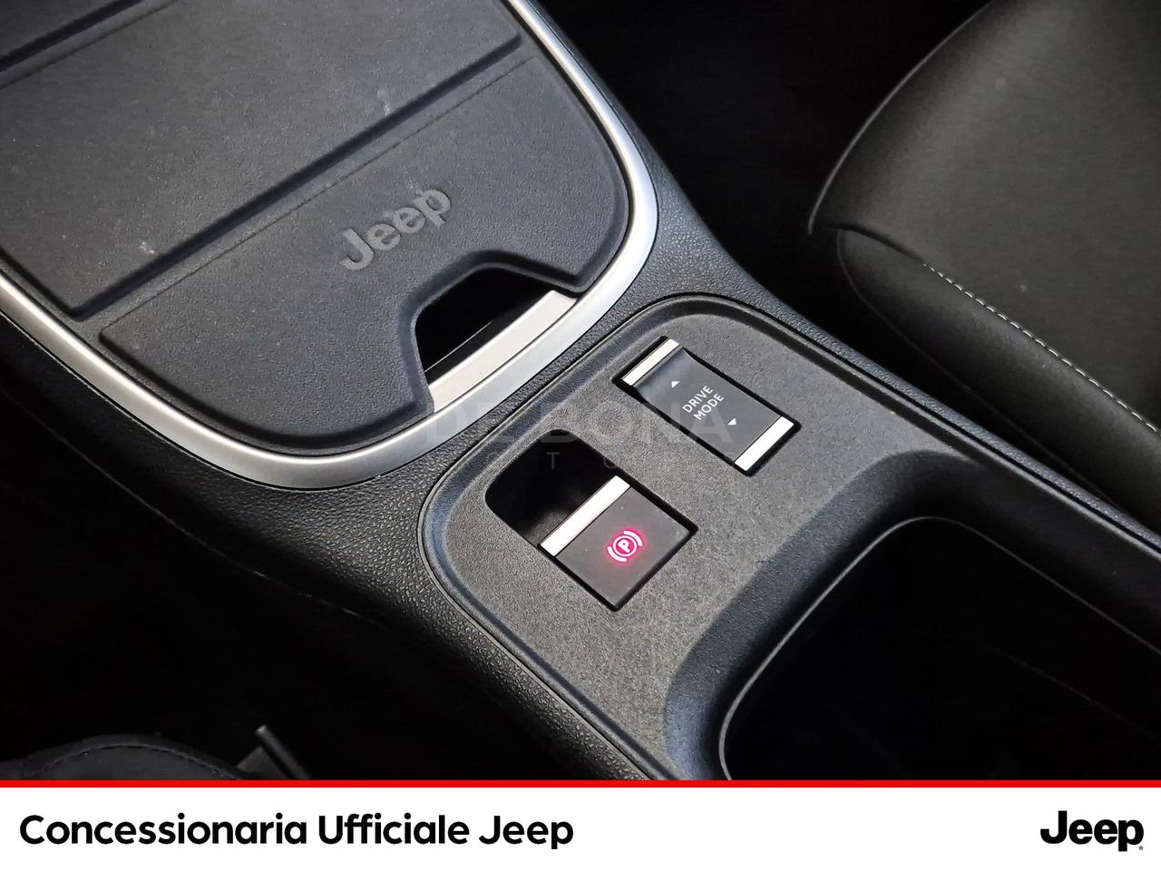 Jeep Avenger 1.2 turbo e-hybrid mhev upland 4xe 145cv edct6