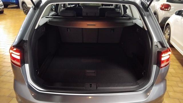 VOLKSWAGEN Passat Variant 1.6 TDI SCR DSG Business NAVI