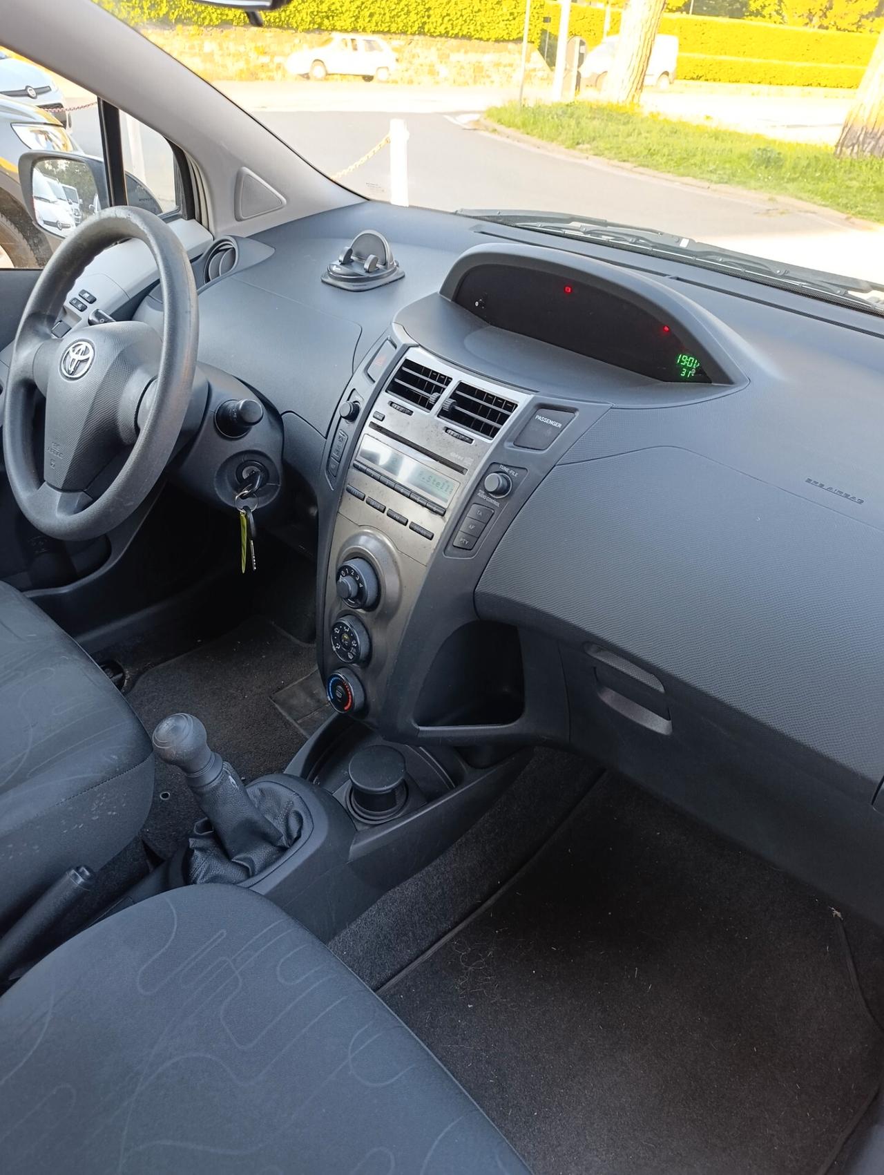 Toyota Yaris 1.0 5 porte Sol