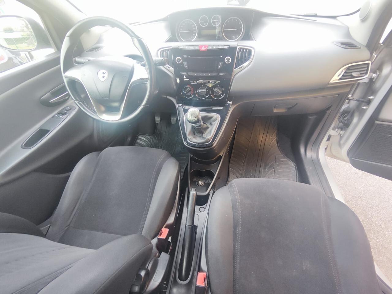 Lancia Ypsilon 0.9 TwinAir 85 CV 5 porte Metano Ecochic Silver