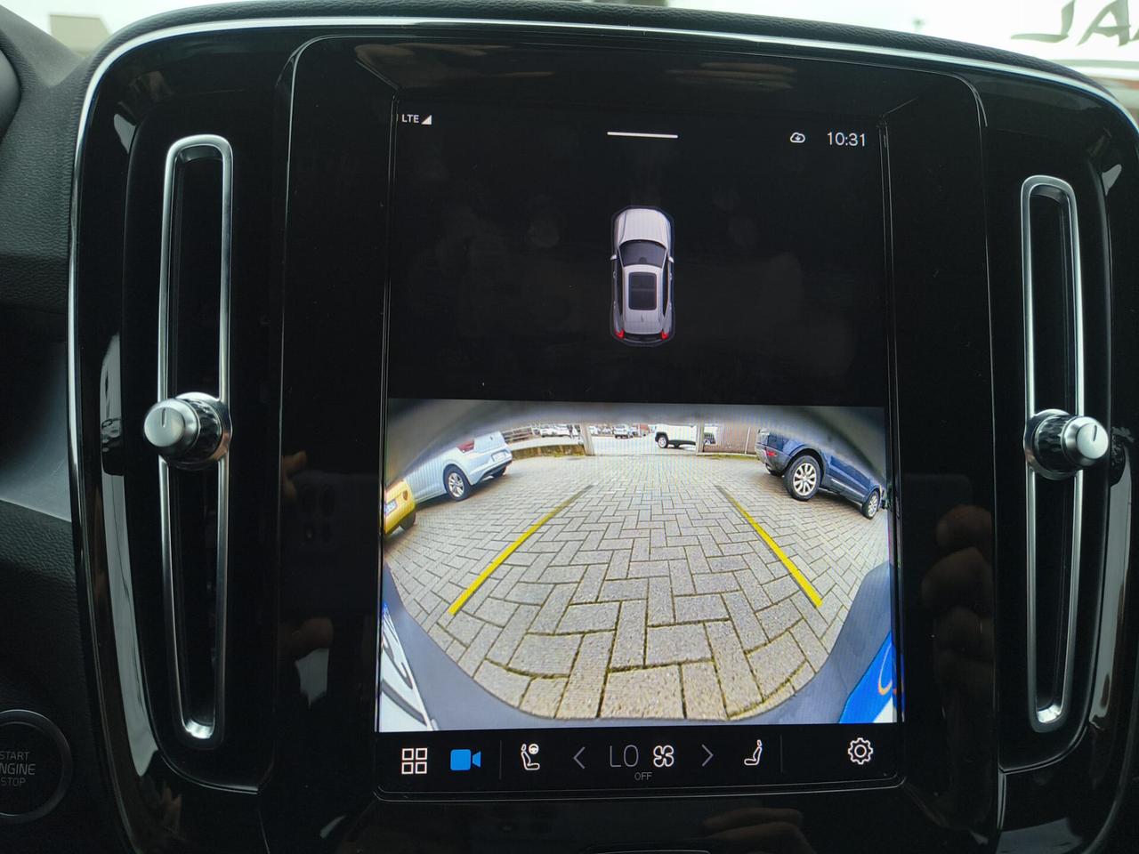 Volvo XC40 2.0 AWD automatico Plus Dark *PREZZO REALE*