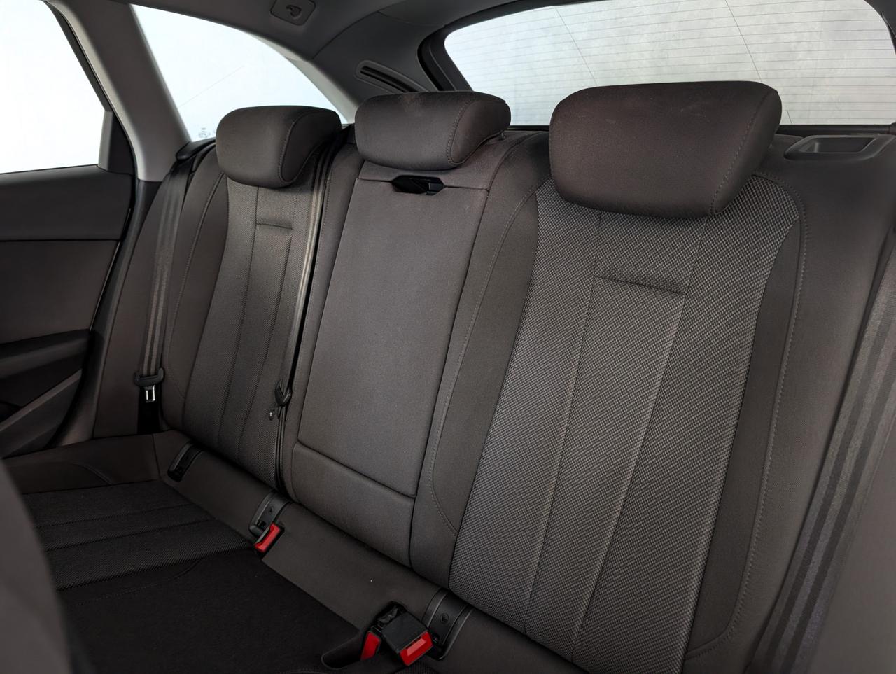 Audi A4 30 TDI MHEV 136cv S-tronic Business Advanced