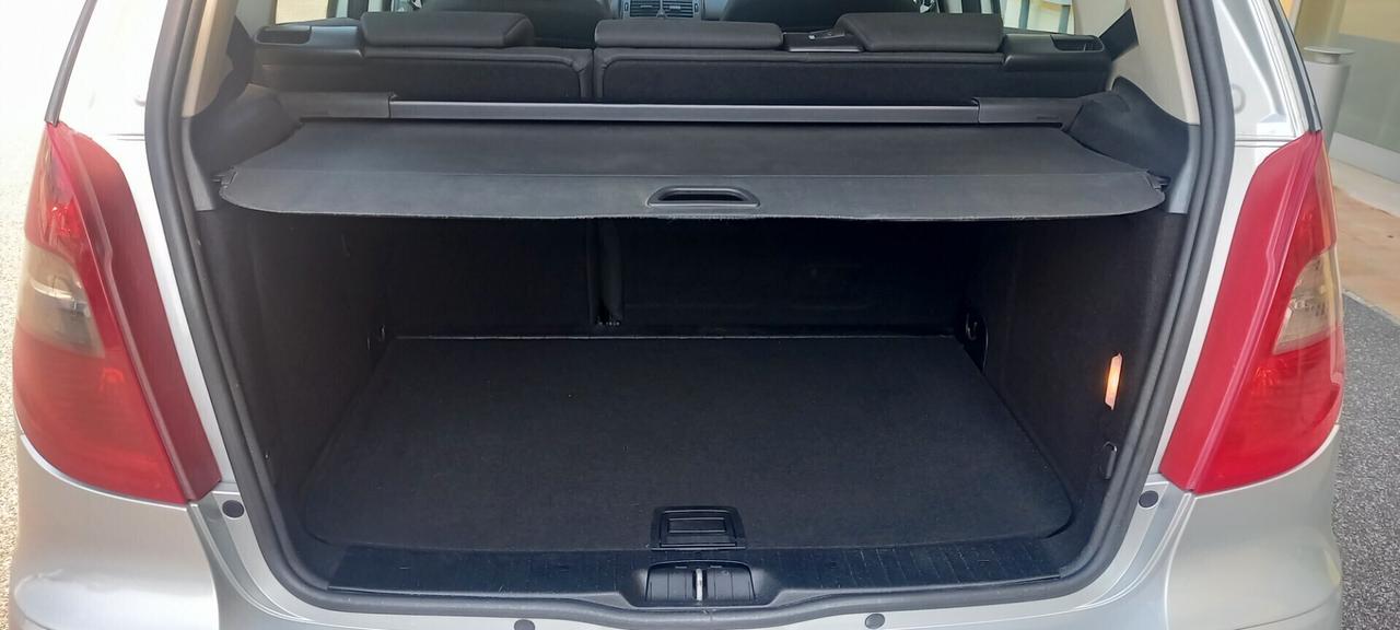 Mercedes-Benz Classe A 160 BlueEFFICIENCY Benzina cc. 1.5 CV. 95 - 5 Porte 5 Posti Euro 5 Utilizzabile anche per i Neopatentati.