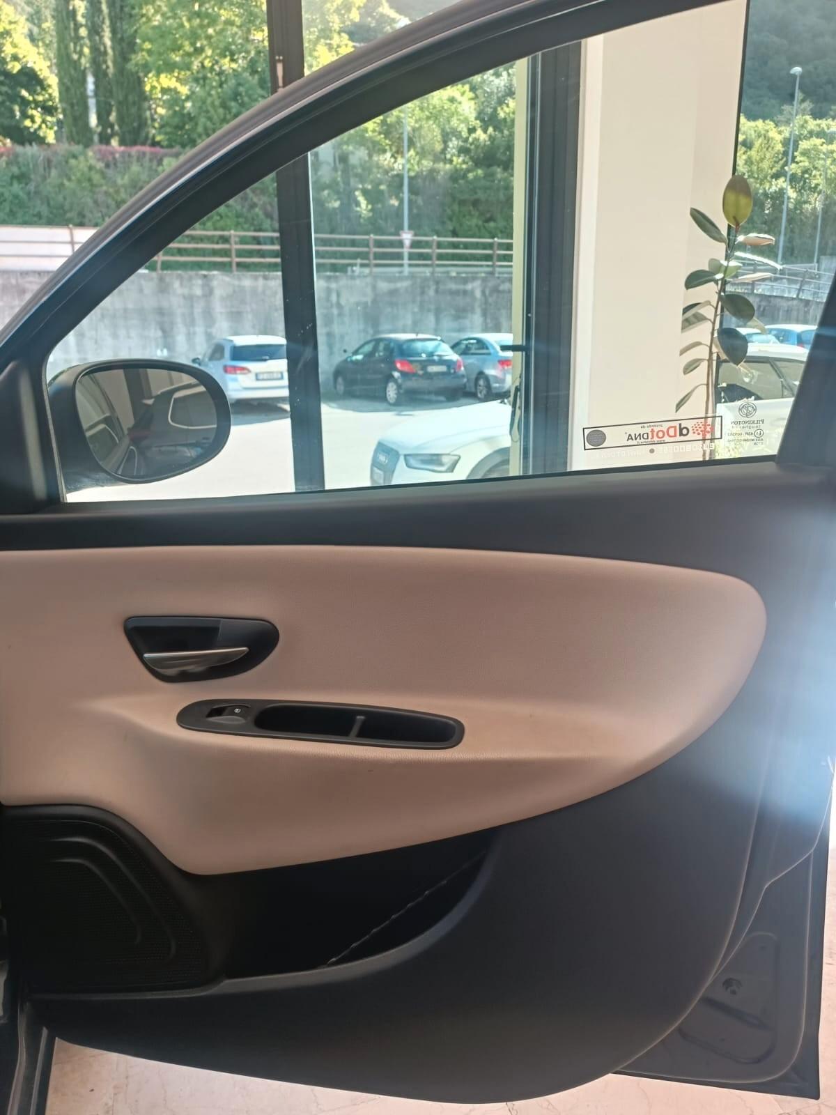 Lancia Ypsilon 1.2 69 CV 5 porte 30th Anniversary