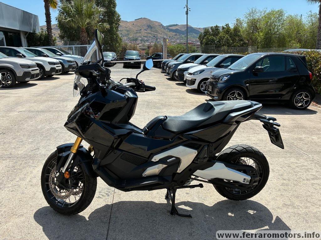 Honda X-ADV 750 km0 a 124 euro al mese