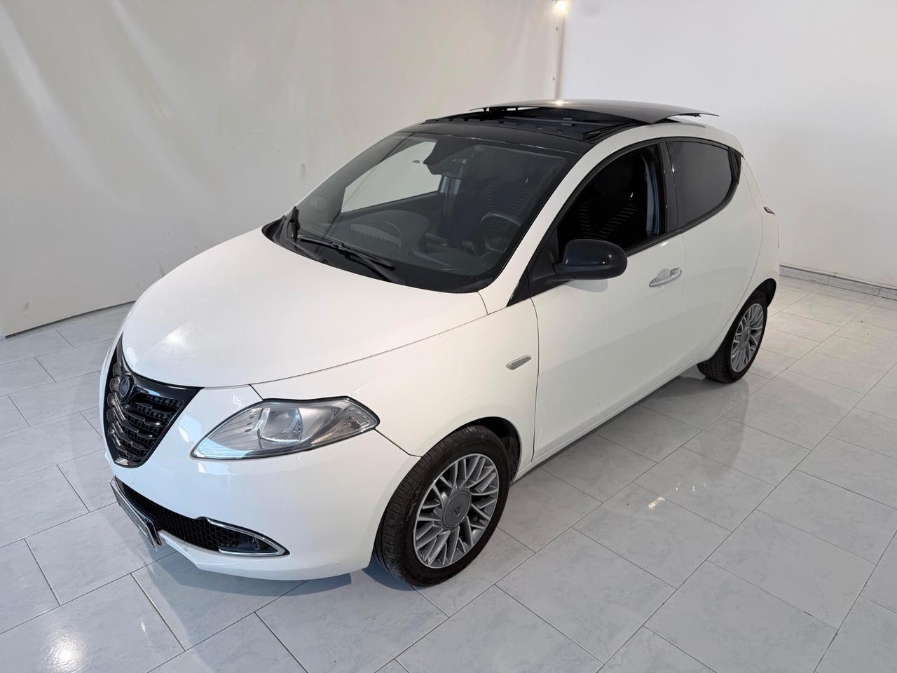 Lancia Ypsilon ACCONTO 0€ RATE DA 150€ AL MESE