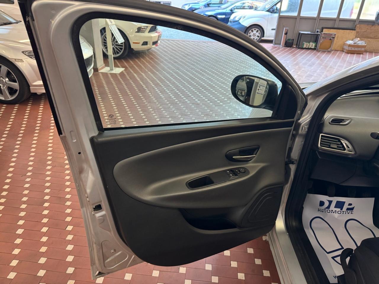 Lancia Ypsilon 1.2 69 CV 5 porte Platinum - UNICO PROPRIETARIO