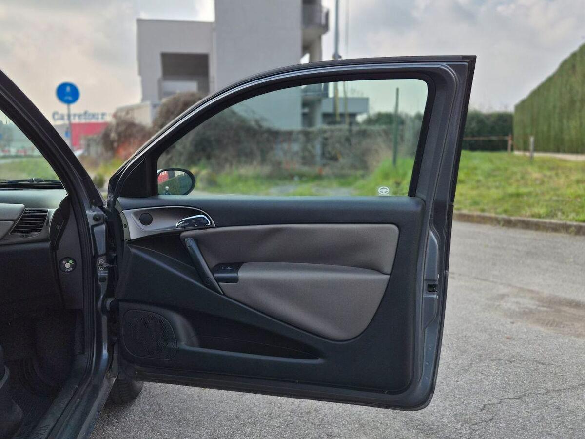 Lancia Ypsilon 1.2 8v 100