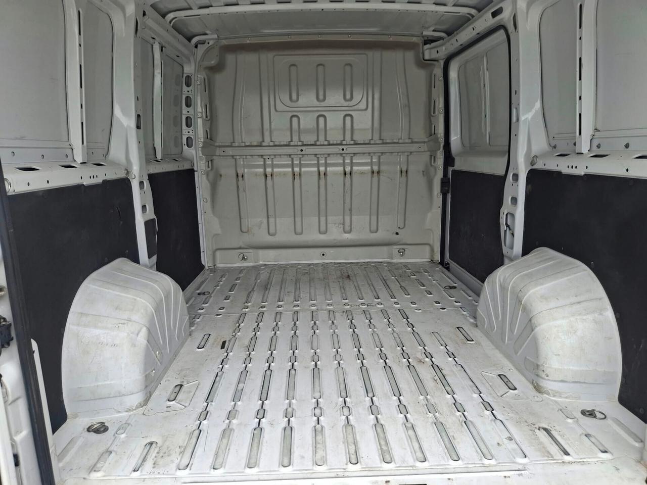 Peugeot Boxer 328 2.2 BlueHDi 120 S&S PC-TN Furgone