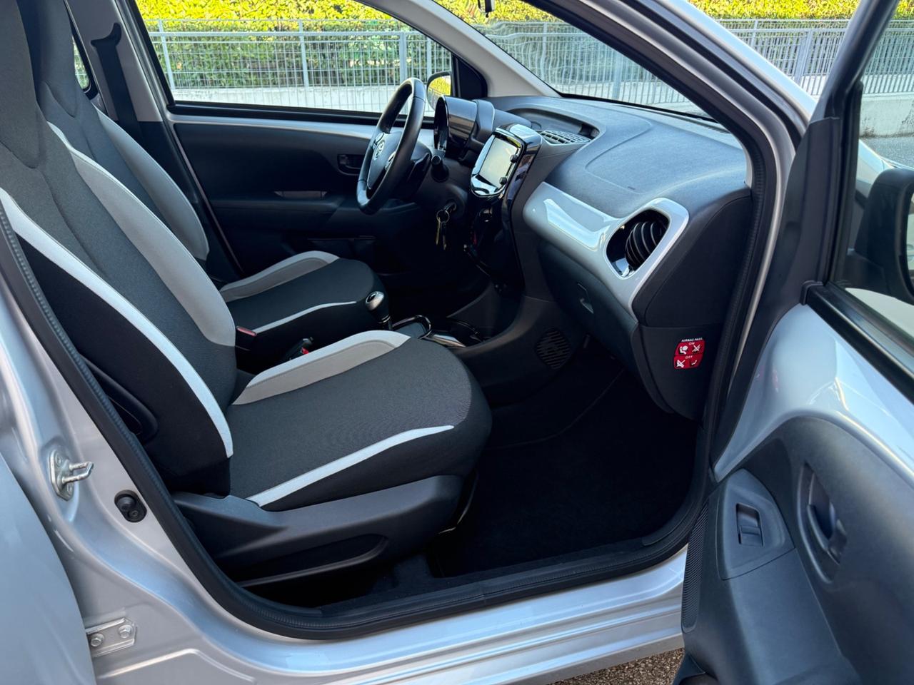 Toyota Aygo 1.0 VVT-i 69 CV 5 porte x-play MMT