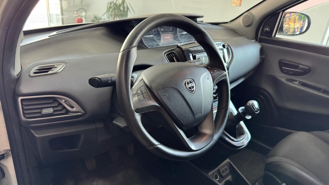 Lancia Ypsilon 1.2 69 CV 5 porte Gold