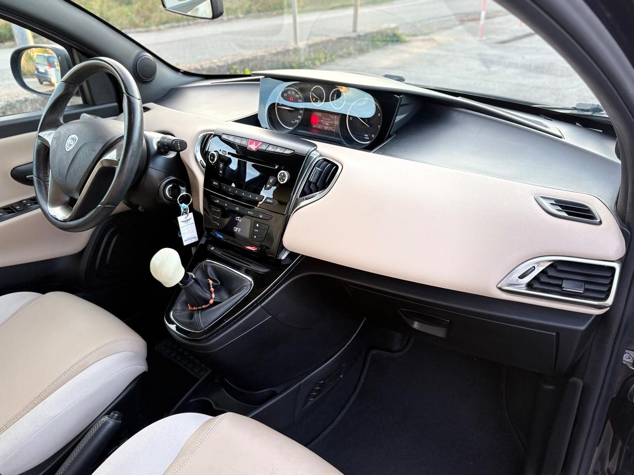 Lancia Ypsilon 1.3 MJT 95CV Platinum FULL/Pelle