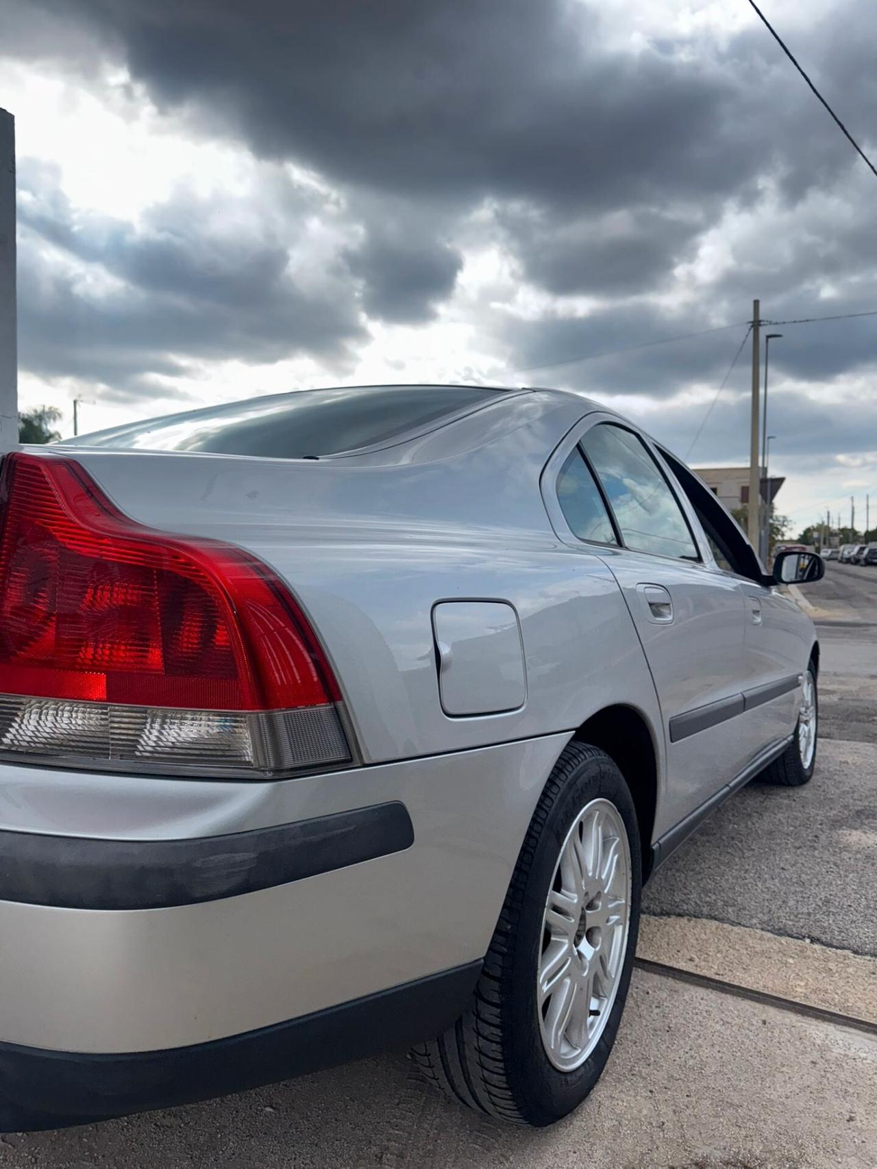 Volvo S60 2.4 D5 20V cat Summum