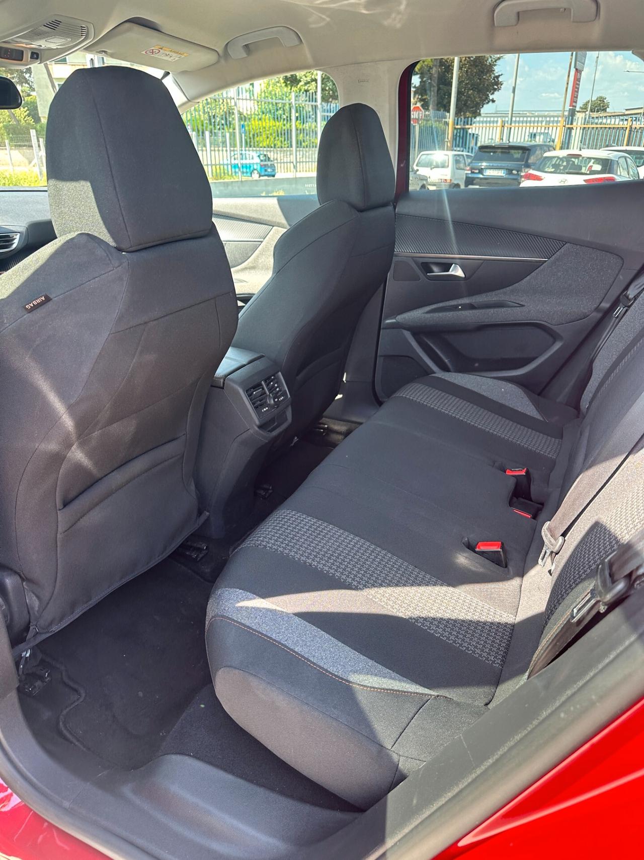 Peugeot 3008 BlueHDi 130 S&S Allure