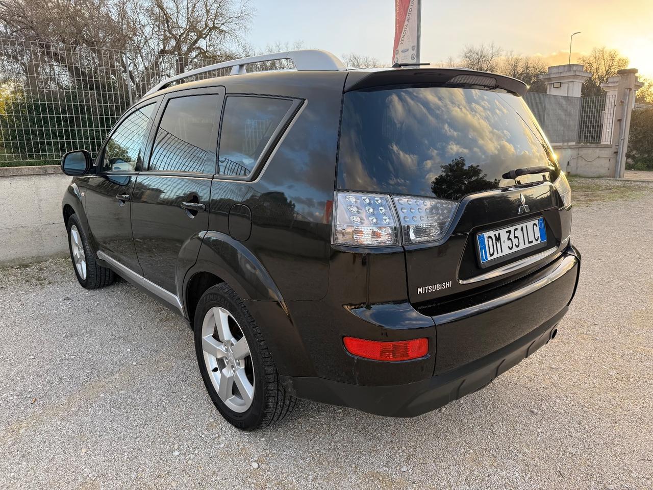 Mitsubishi Outlander 2.0 DI-D Instyle 7 p.ti DPF