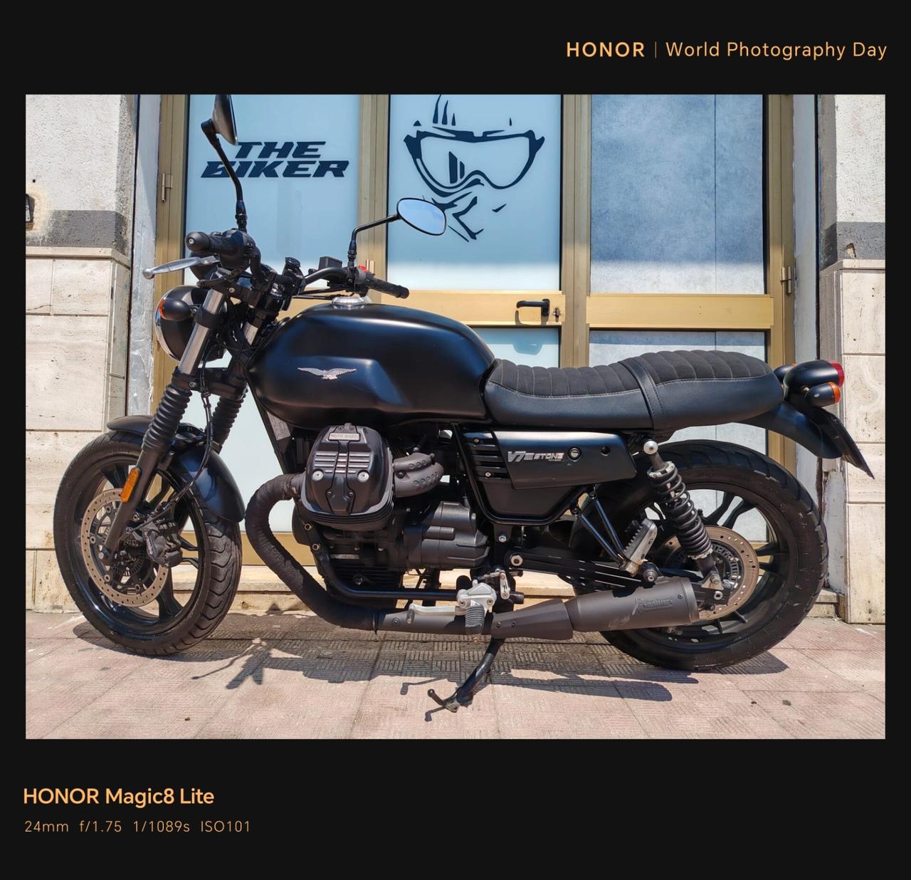 Moto Guzzi V7 III dark