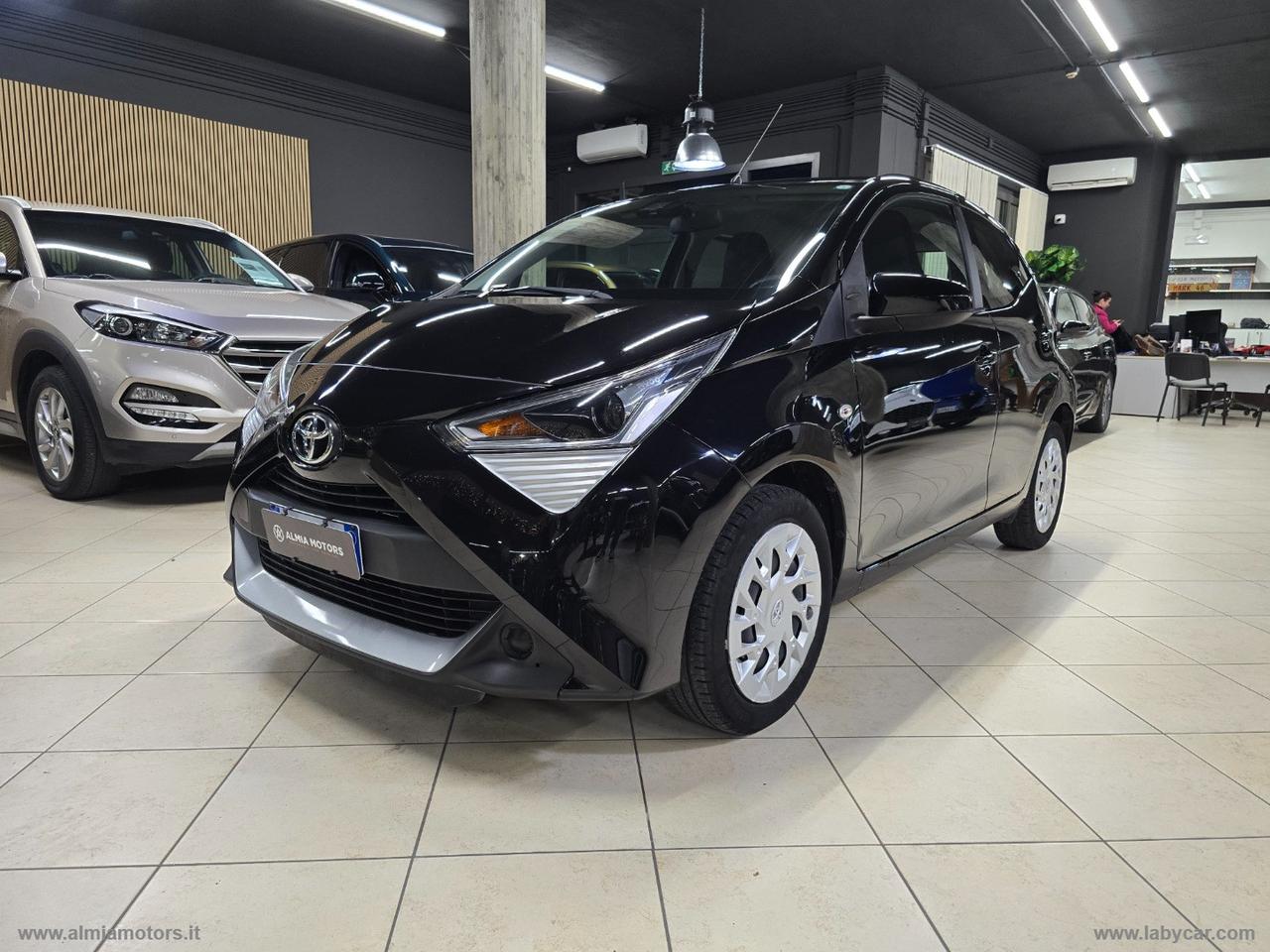 TOYOTA Aygo Connect 1.0 VVT-i 72 CV 5p. x-play