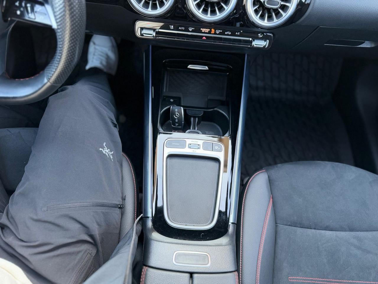 Mercedes-Benz GLA 200 AMG Line Premium GLA 2 #9504