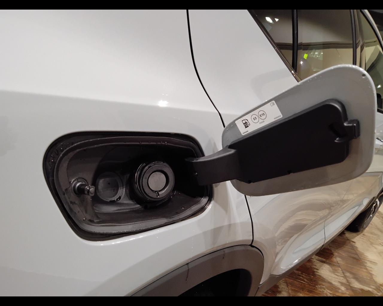 VOLVO XC40 2023 - XC40 2.0 b3 Plus Dark auto