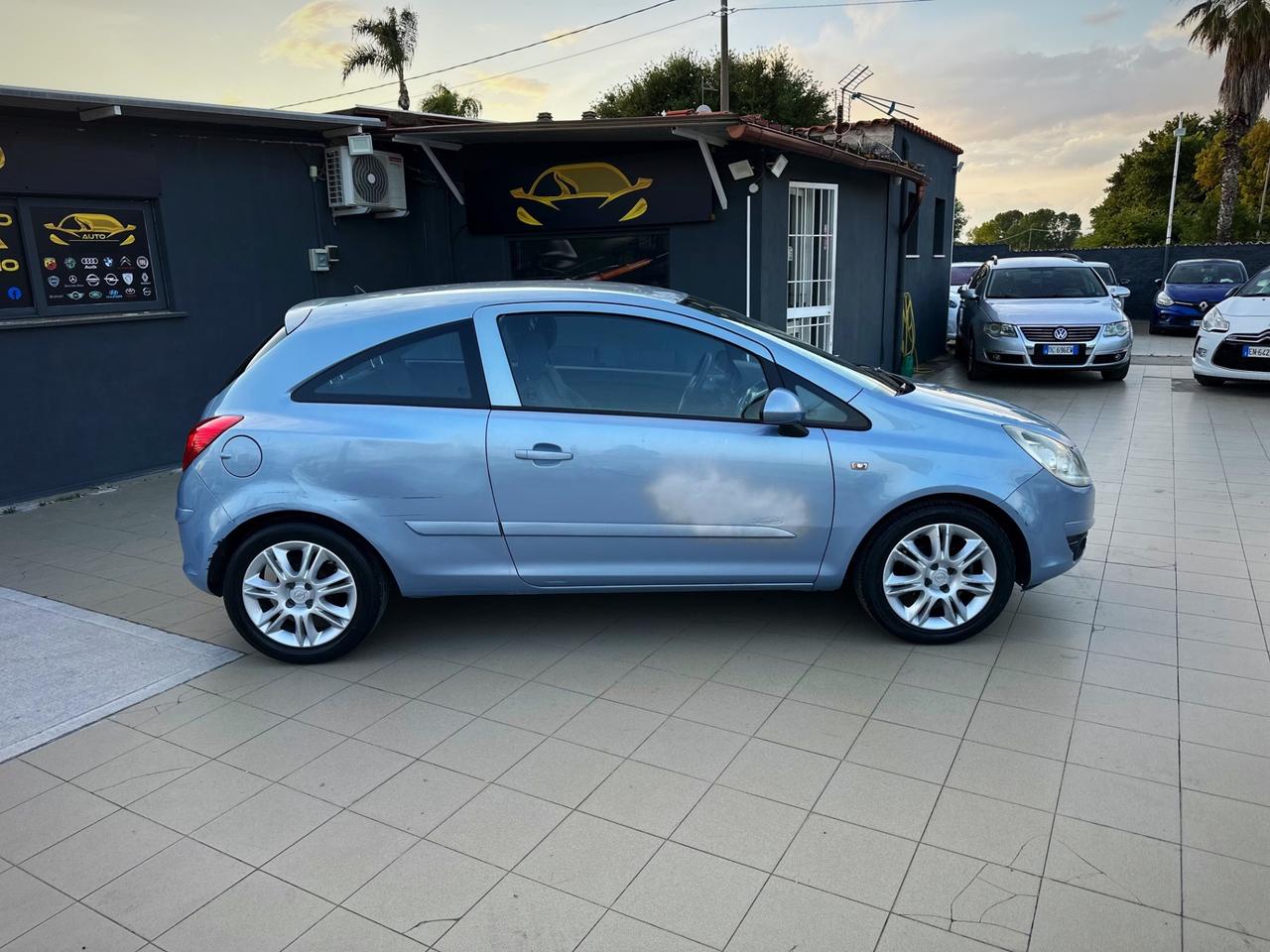 Opel Corsa 1.2 3 porte Club Garanzia 12 Mesi
