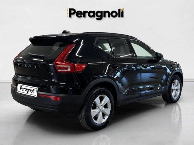 VOLVO XC40 T2 MOMENTUM CORE AUTOMATICA
