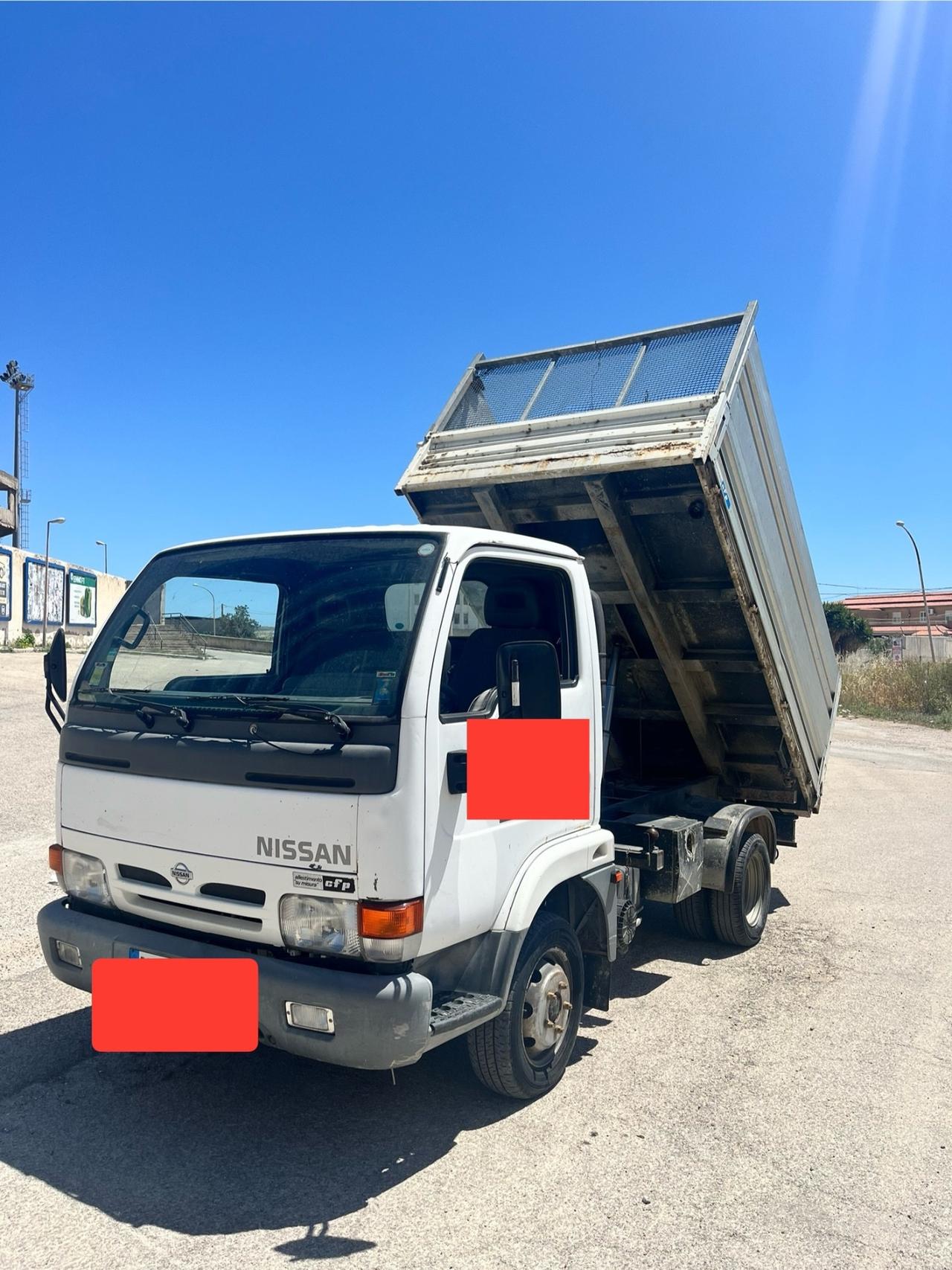 Nissan Cabstar Nissan cabstar ribartabile 3 laterali