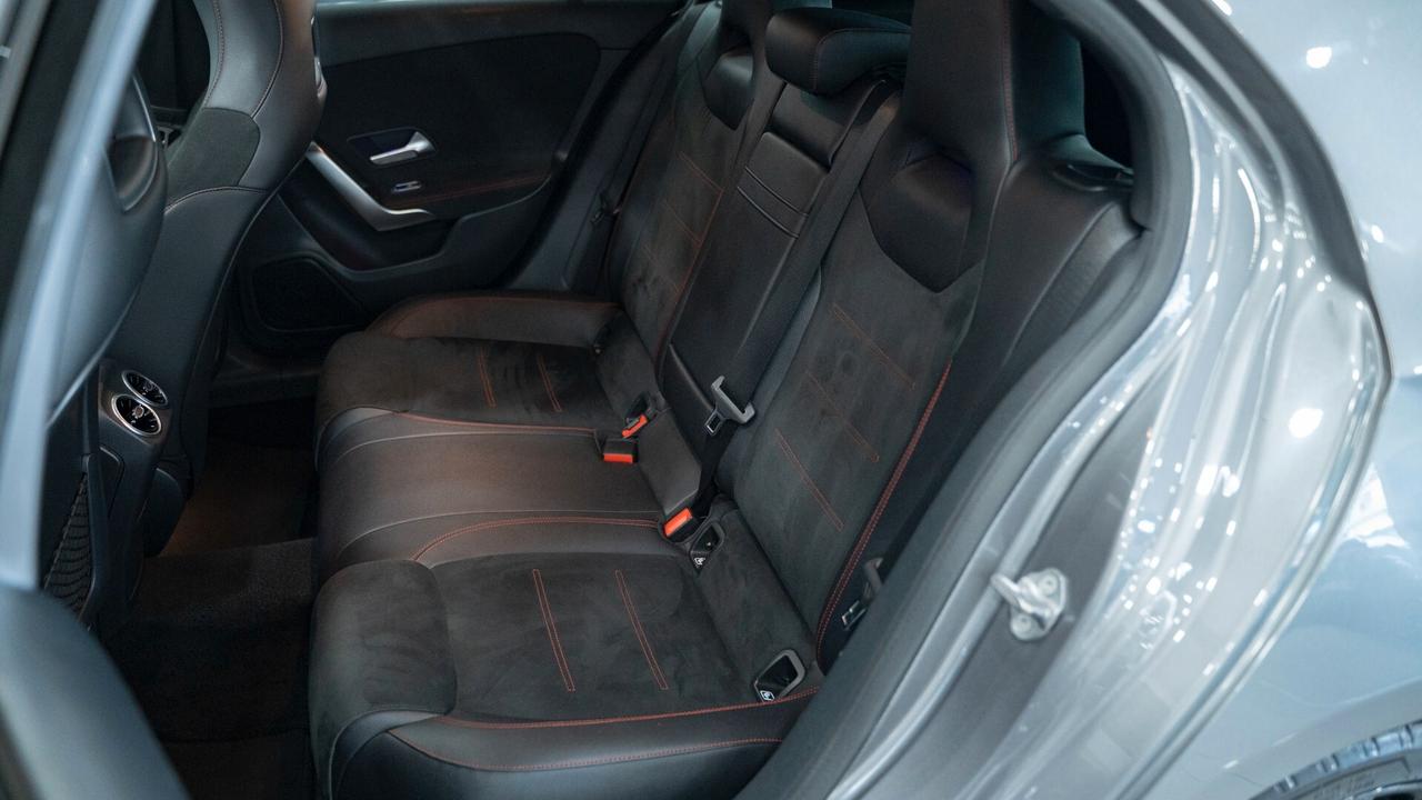 Mercedes-benz A 180 D PREMIUM PLUS AMG 19" TETTO PACK LUCI MULTIBEAM FULL OPTIONAL
