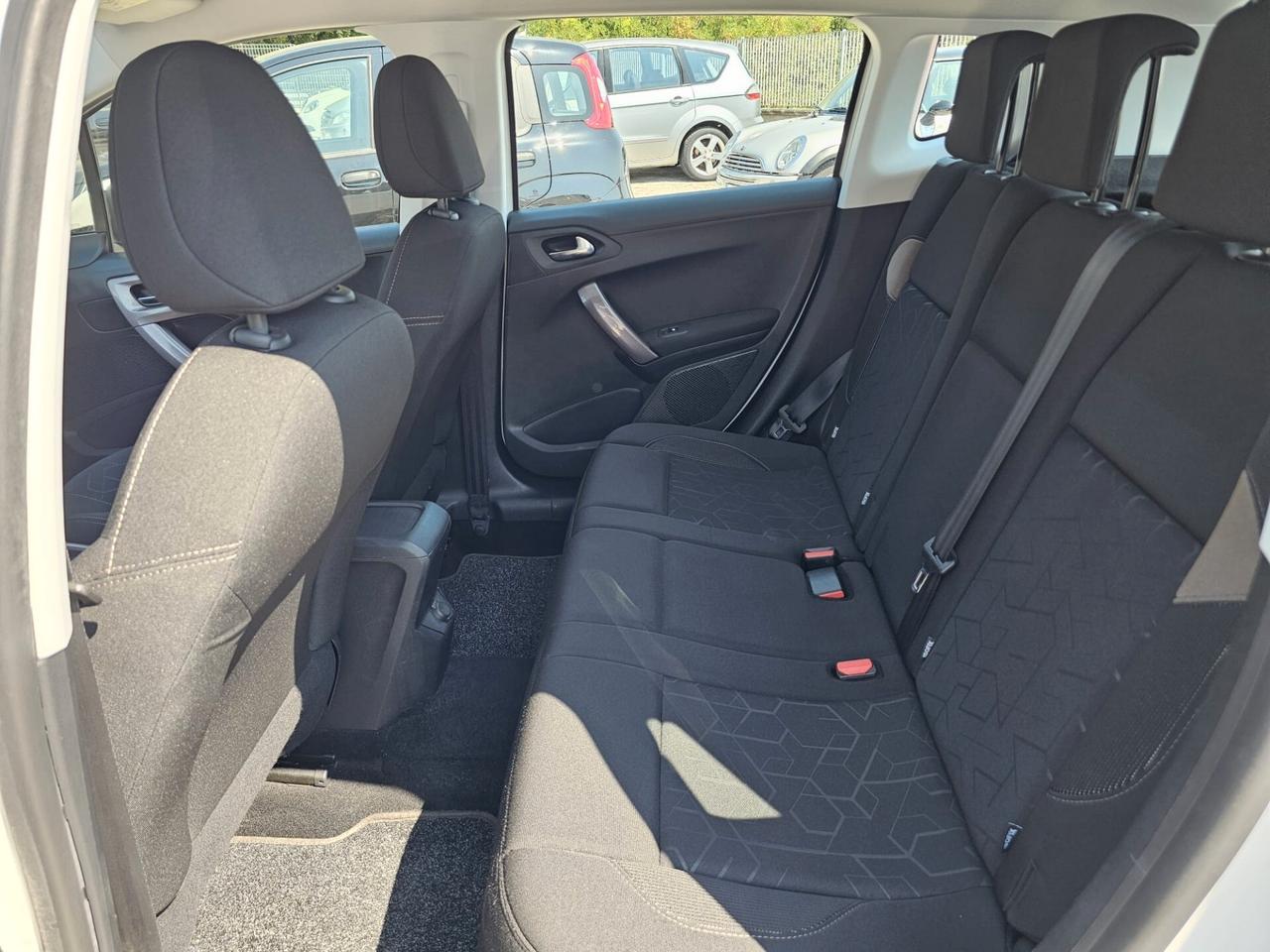 Peugeot 2008 1.4 HDi 68CV Active + GANCIO TRAINO