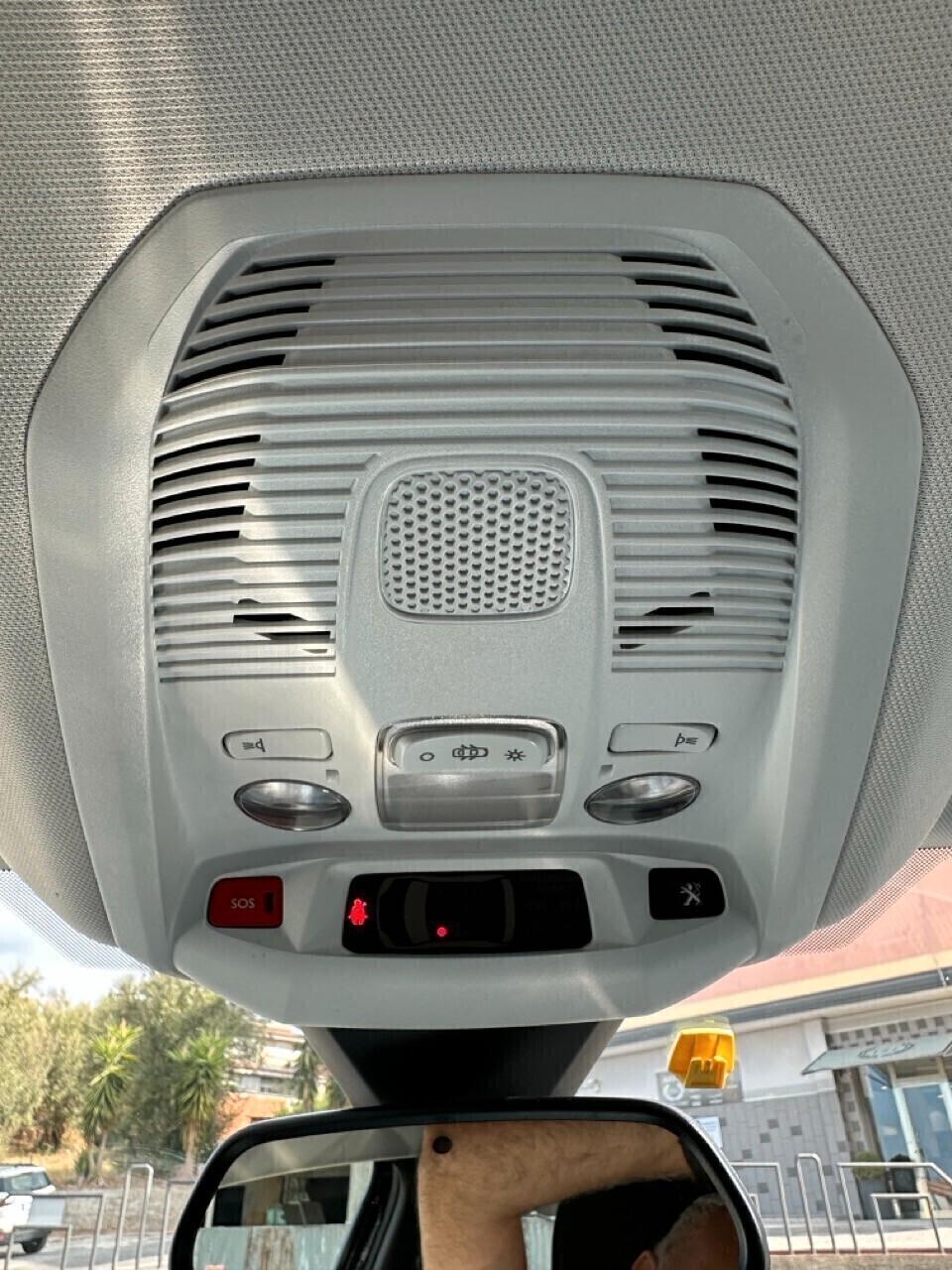 Peugeot 3008 1.5 bluehdi 130CV AT8